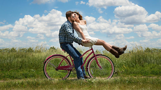 Couple in nature, representing the freedom and health benefits of choosing fertilitywear over toxic underwear.
